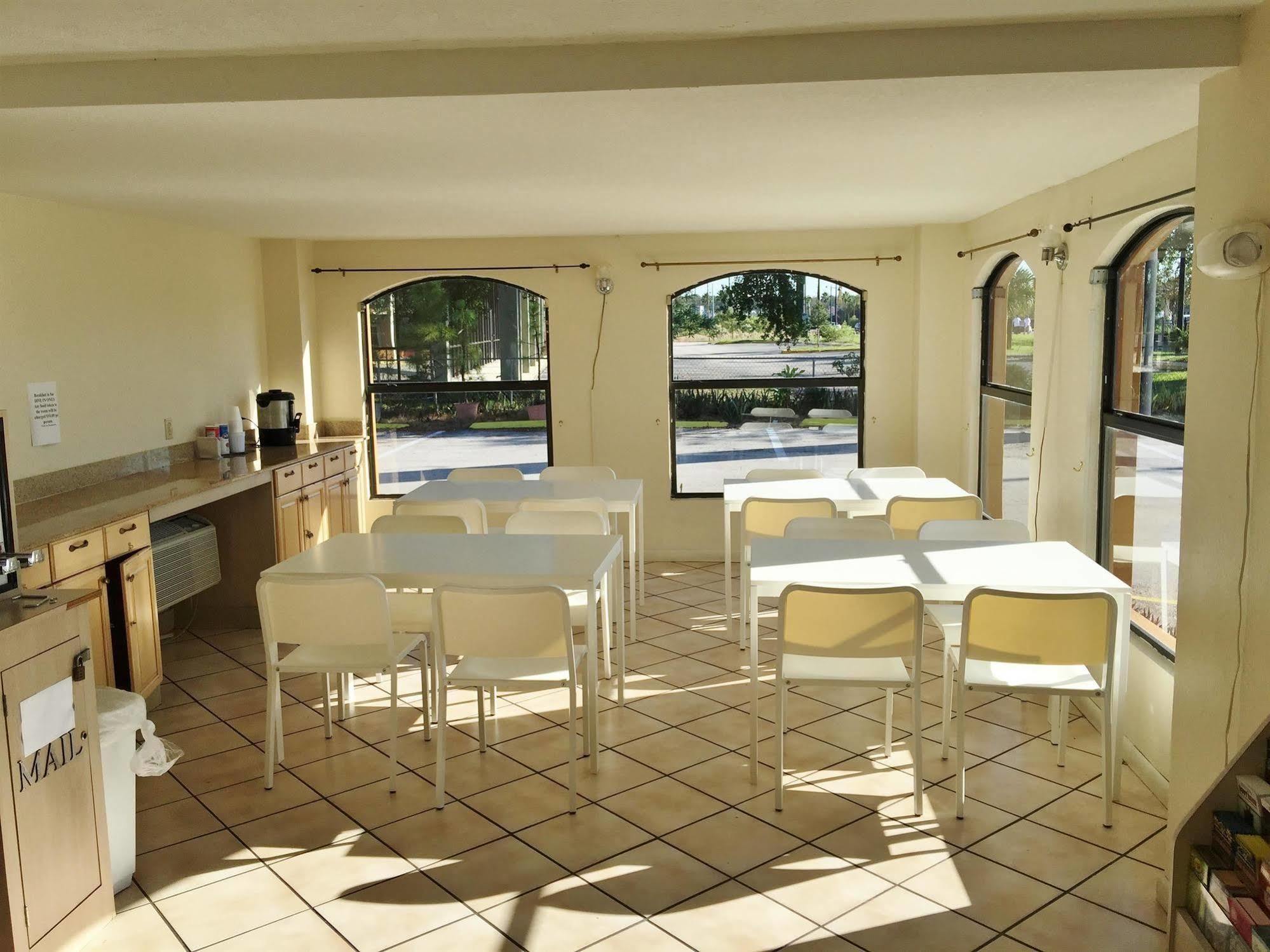 Country Hearth Inn- Kissimmee Exterior photo