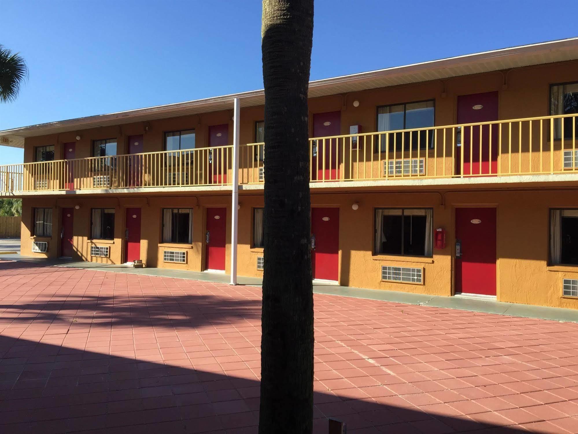 Country Hearth Inn- Kissimmee Exterior photo