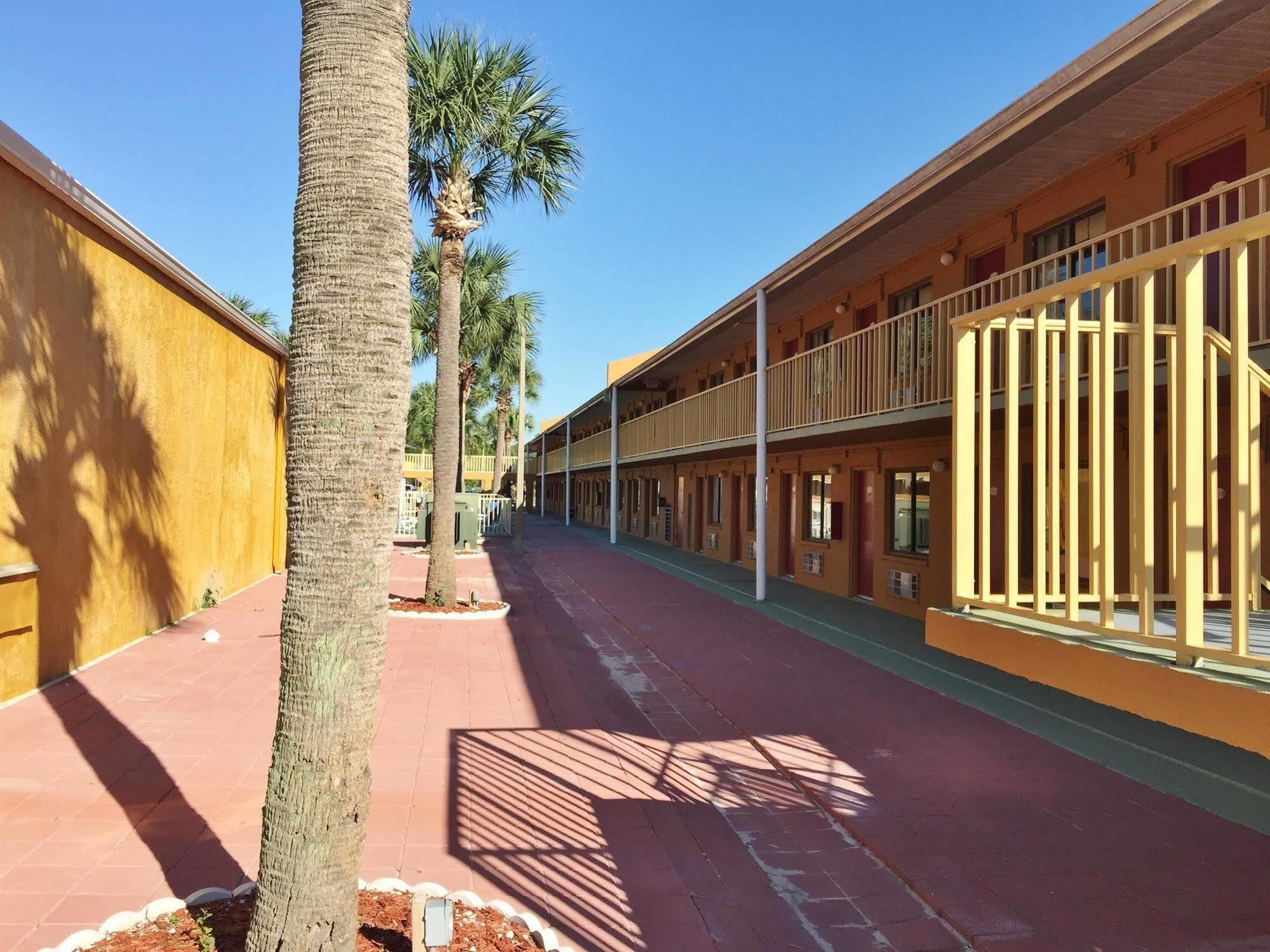 Country Hearth Inn- Kissimmee Exterior photo