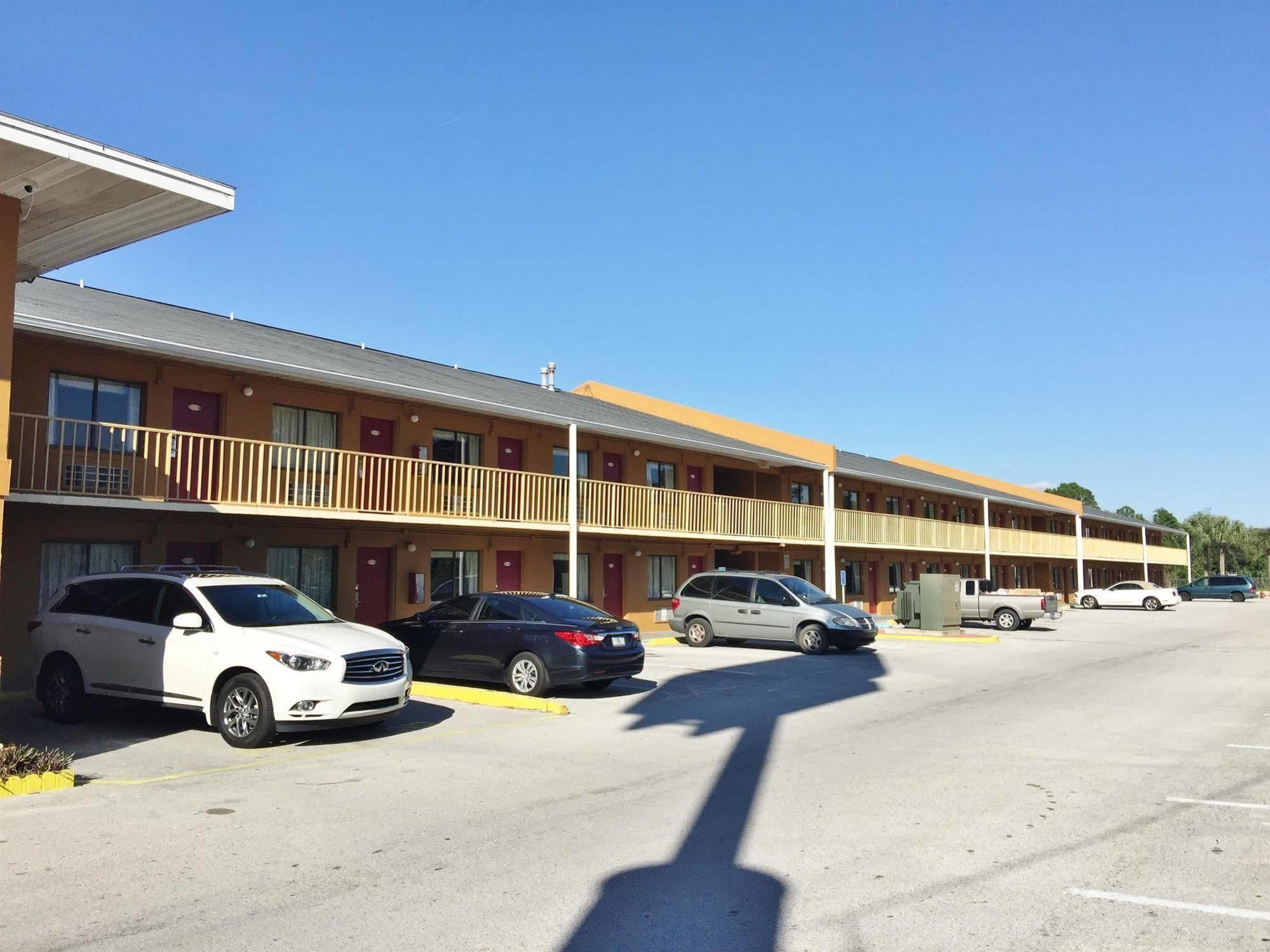 Country Hearth Inn- Kissimmee Exterior photo